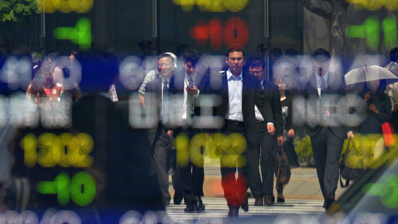 Japón deja atrás la recesión tras crecer un 0,9% en el primer trimestre | Ver