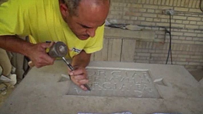 Universo UNED - Proceso de una inscripción latina.