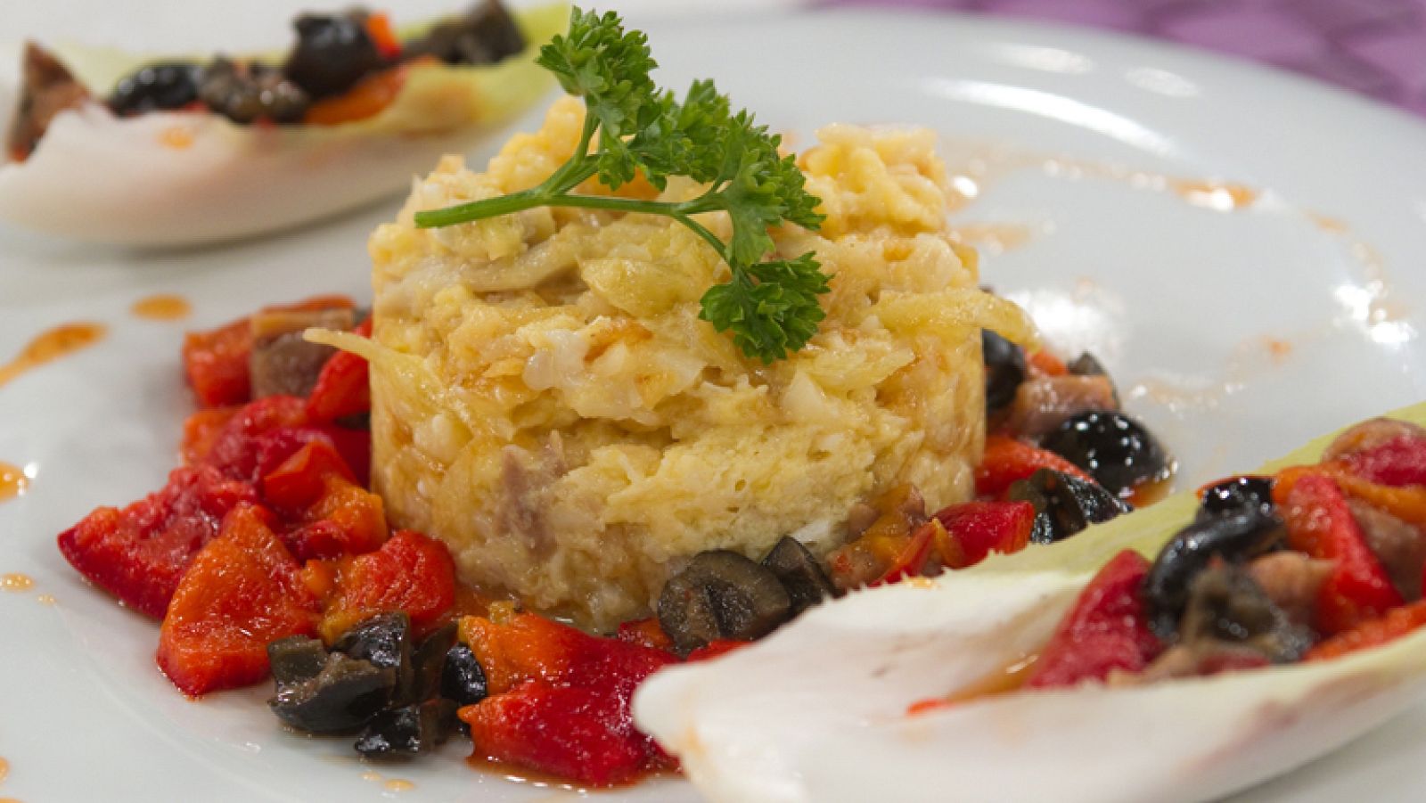 Saber Cocinar - Bacalao dorado con ensalada de pimientos al ajillo
