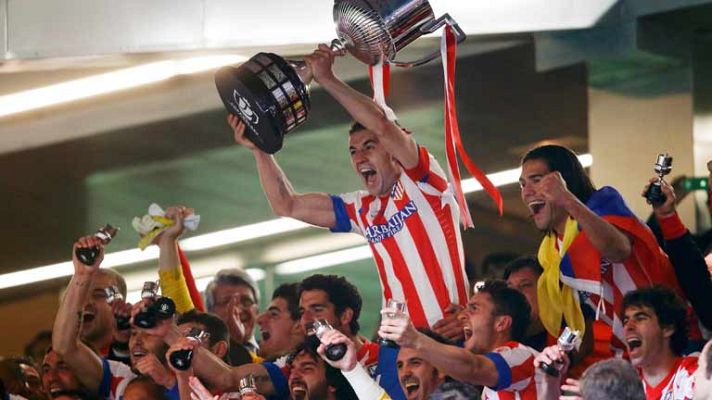 Copa del Rey - El Atlético celebra su Copa sobre el césped del Bernabéu