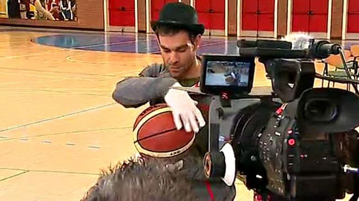 Telediario 1 - Las estrellas de la 'ÑBA', contra la pobreza infantil