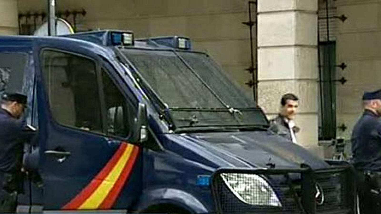 Condenados a 10 y 8 años los dos padres acusados de intercambiarse a sus hijas para abusar de ellas | Ver