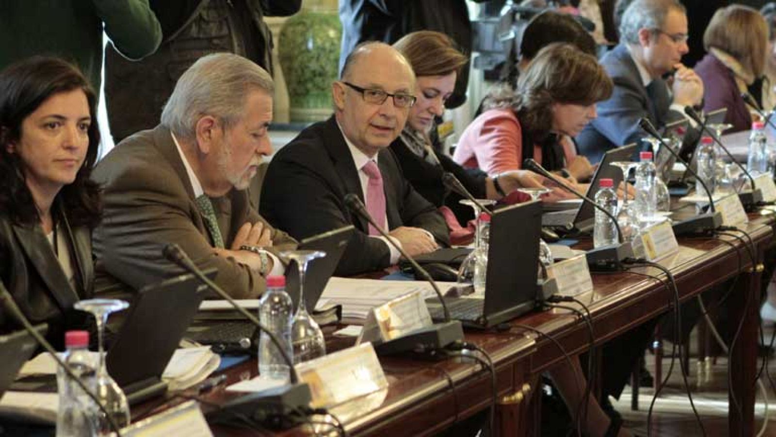 El Gobierno quiere ahorrar 8000 millones eliminando las duplicidades de las administraciones locales