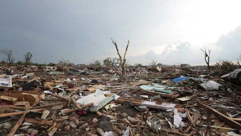 91 muertos y más de 200 heridos en el tornado que ha arrasado los alrededores de Oklahoma