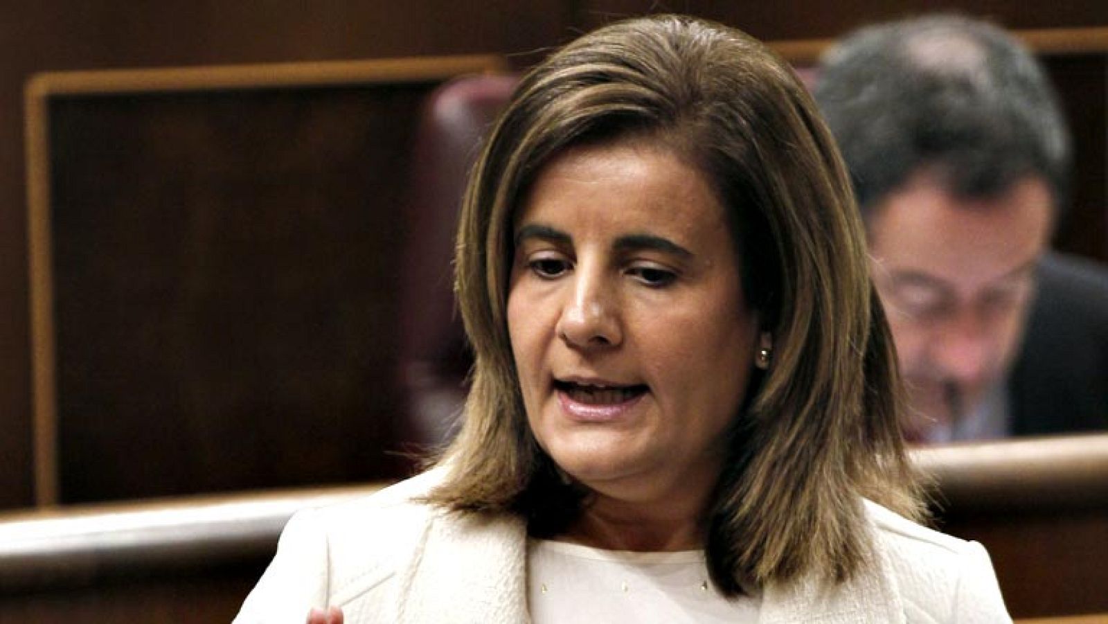 Lara: las oportunidades del Gobierno para el empleo es el exilio; Báñez le pide que no haga demagogia