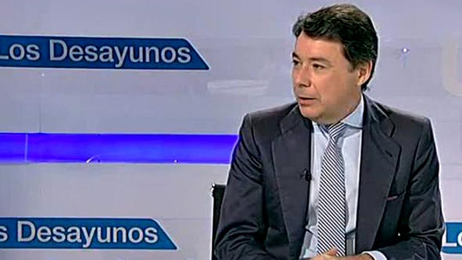 González: "Quien tiene responsabilidad de Gobierno es Rajoy y a él le corresponde tomar las decisiones" - Los desayunos | Ver