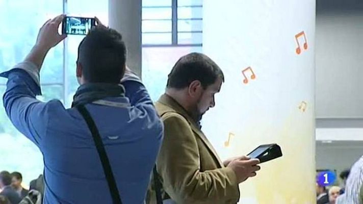 Telediario 1 - Del móvil inteligente al móvil obediente
