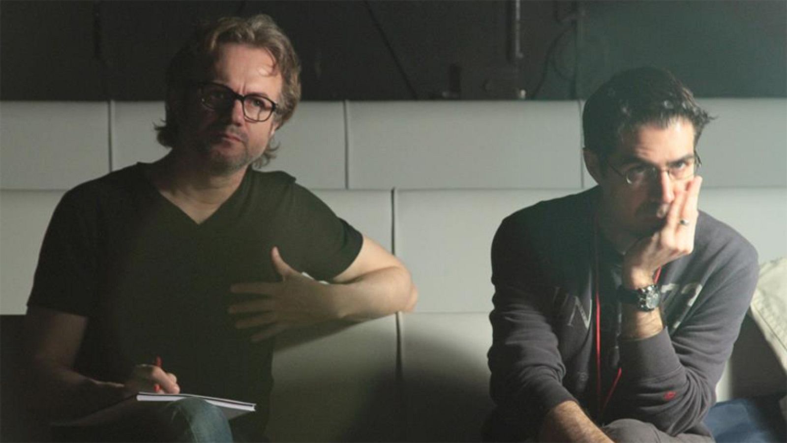 Tristán Ulloa muestra dos caras en el teatro: como actor y director | Ver