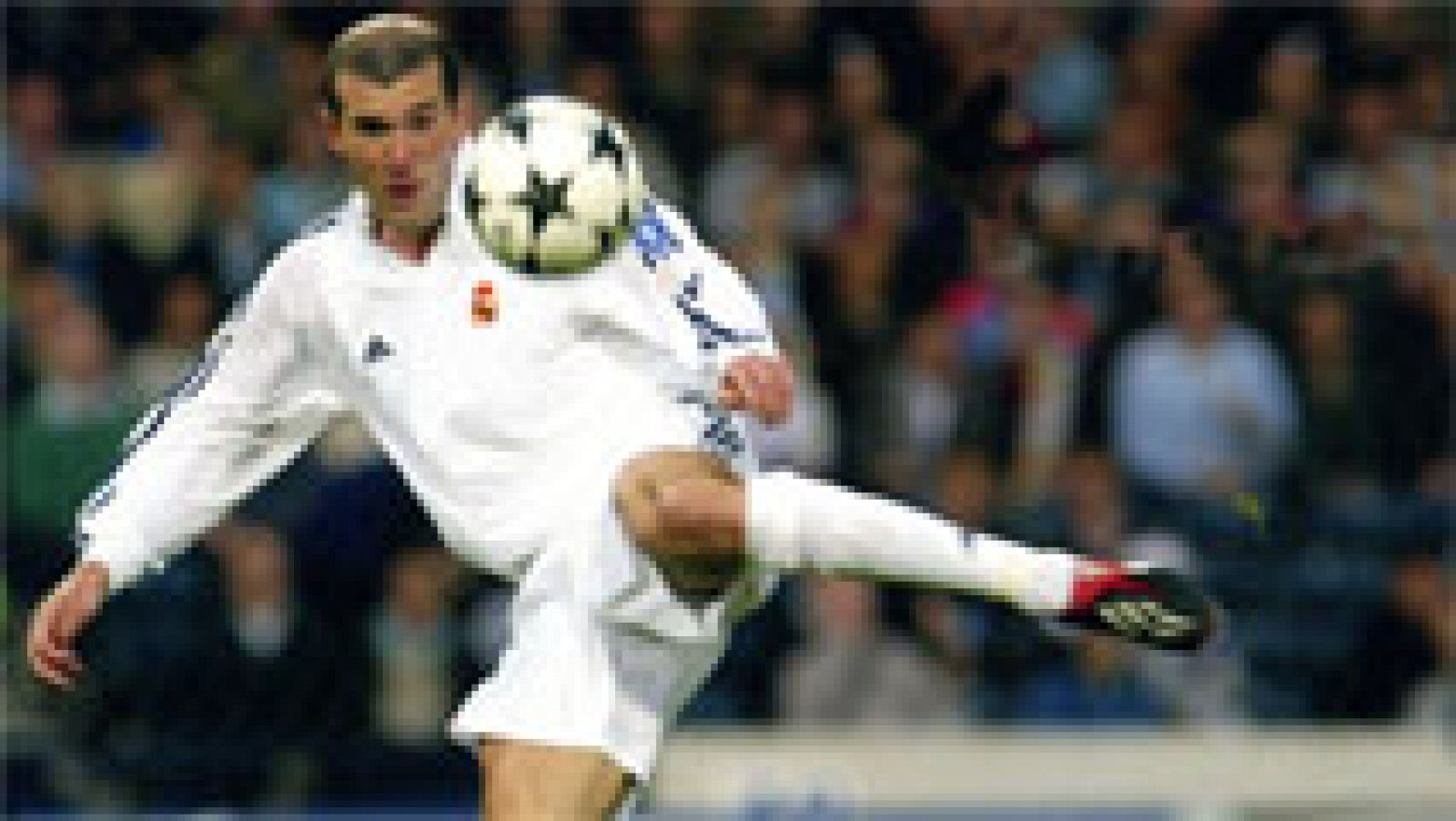 Zidane, Mexés, Cristiano Ronaldo, Messi, Stankovic... Repasa los mejores tantos que se han anotado en la historia de la Champions League.