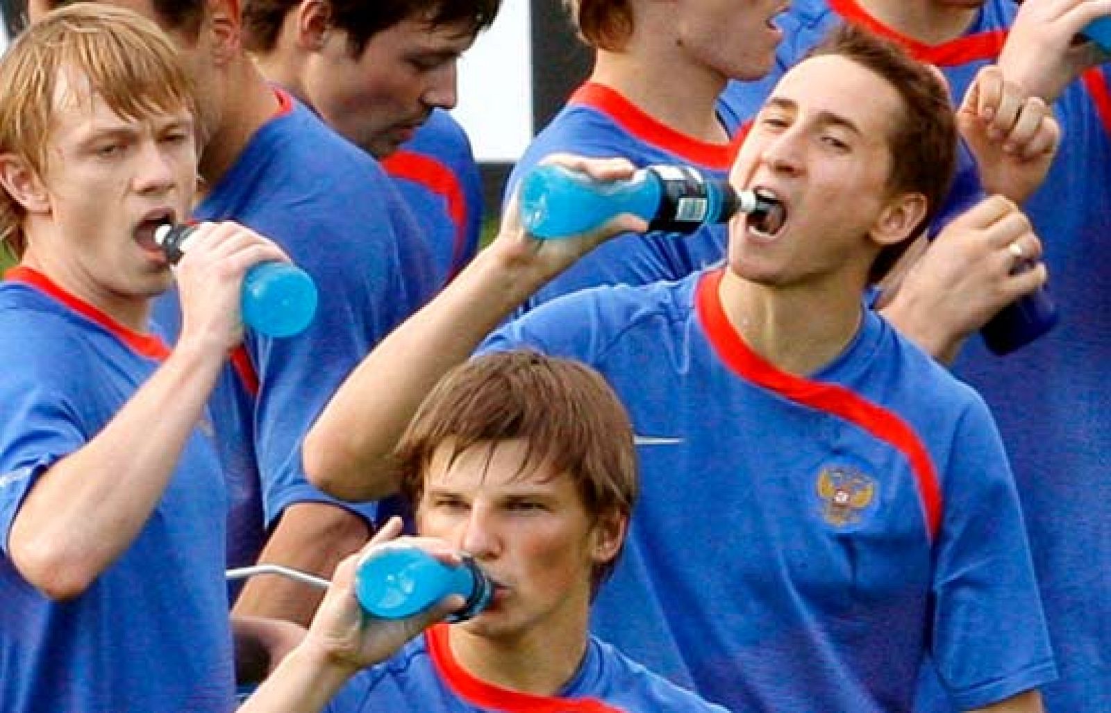 El seleccionador ruso Guus Hiddink, deberá decidir cómo suplir las sanciones de Kolodin y Torbinsky.