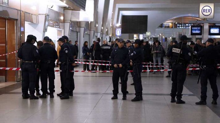 Telediario 1 - Francia no descarta ninguna hipótes