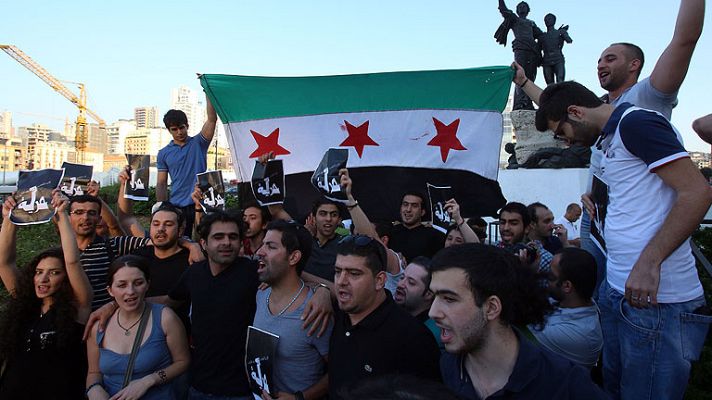 Los desayunos - La UE decide este lunes si levanta o no el embargo de armas a la oposición siria