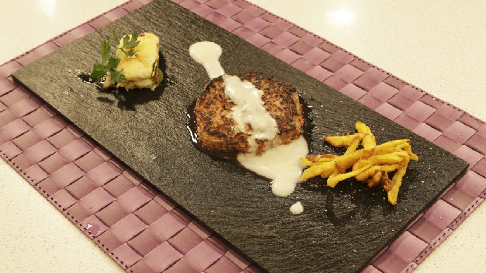 Saber Cocinar - Hamburguesas de ternera con lasaña gratinada