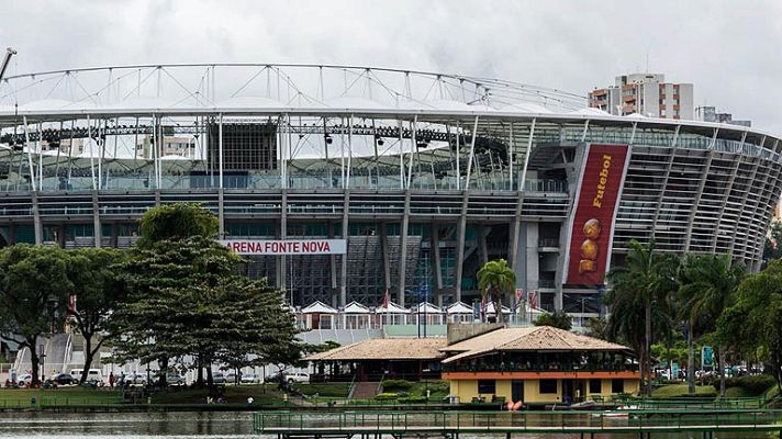 Telediario 1 - Goteras en el estadio brasileño de Salvador de Bahia