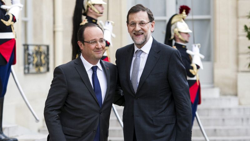 François Hollande se reúne con Mariano Rajoy en el Palacio del Elíseo en París | Ver
