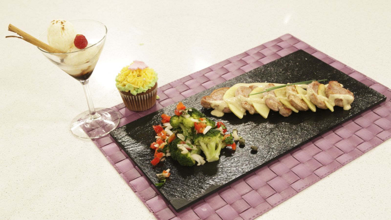 Saber Cocinar - Solomillo de cerdo en salsa cabrales con brecol