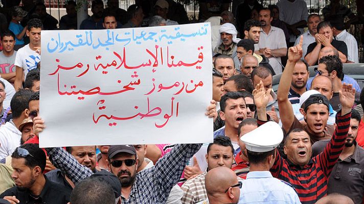 Telediario 1 - La bloguera feminista tunecina Amina seguirá en prisión tras ser acusada de "profanación"