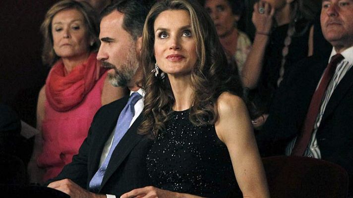 Informativo 24h - Los principes son recibidos con abucheos y aplausos en el Liceo de Barcelona