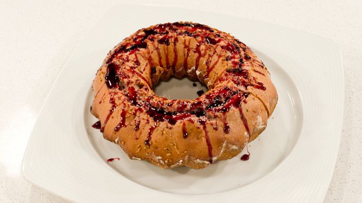 RTVE Cocina - Bizcocho con almíbar de vino tinto