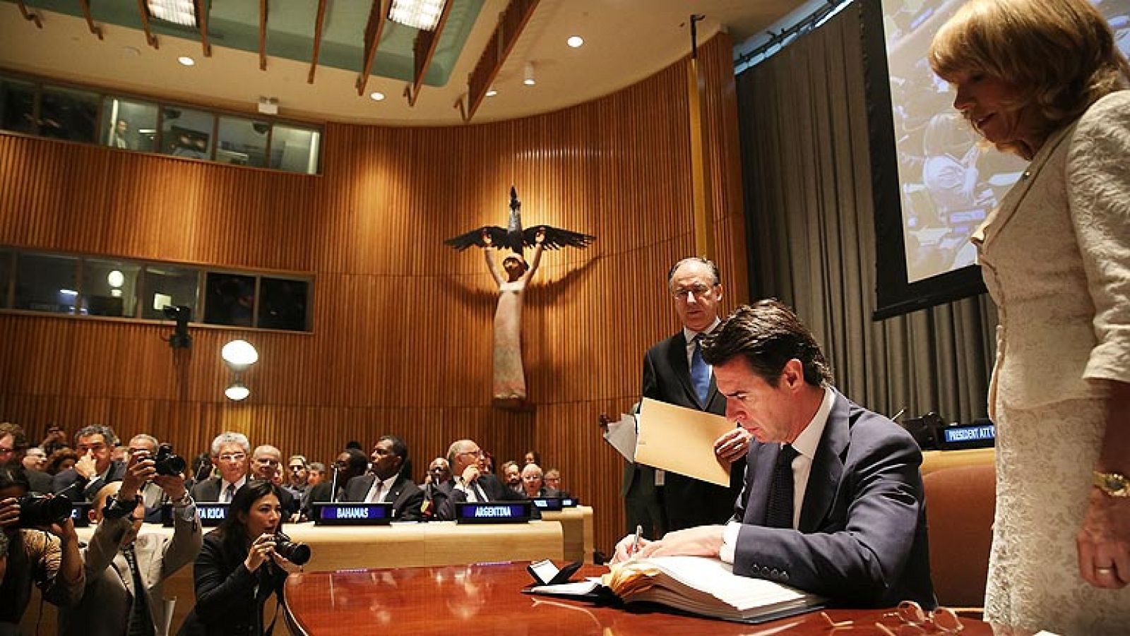 La firma de los países da vida al Tratado sobre Comercio de Armas