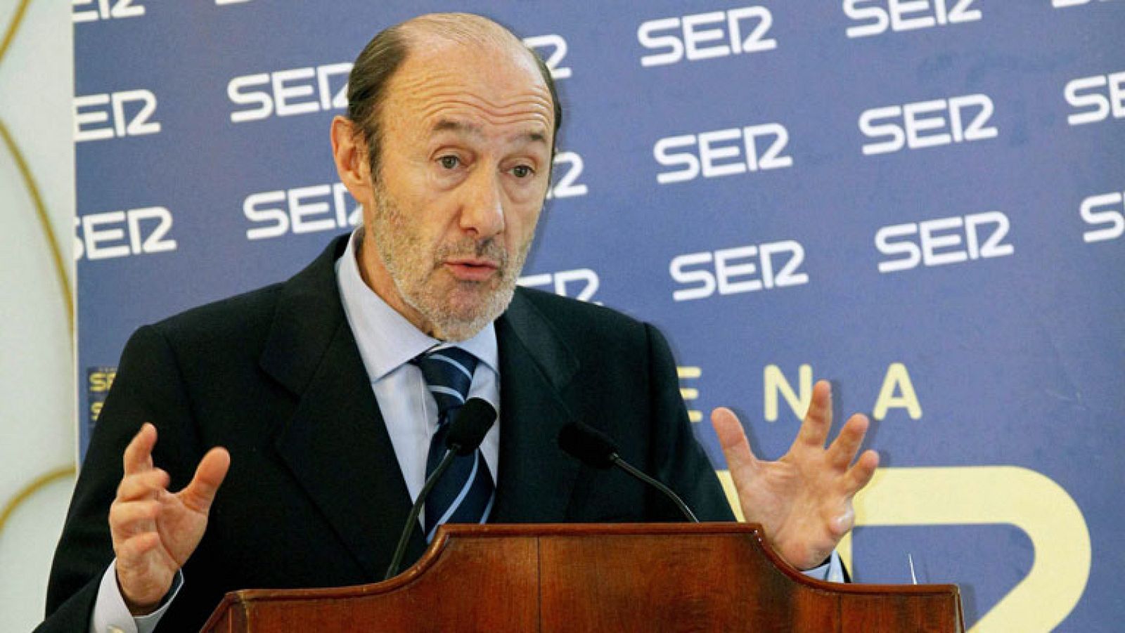 Rubalcaba destaca el buen dato del paro, pero dice que hay "mucho trabajo por delante"