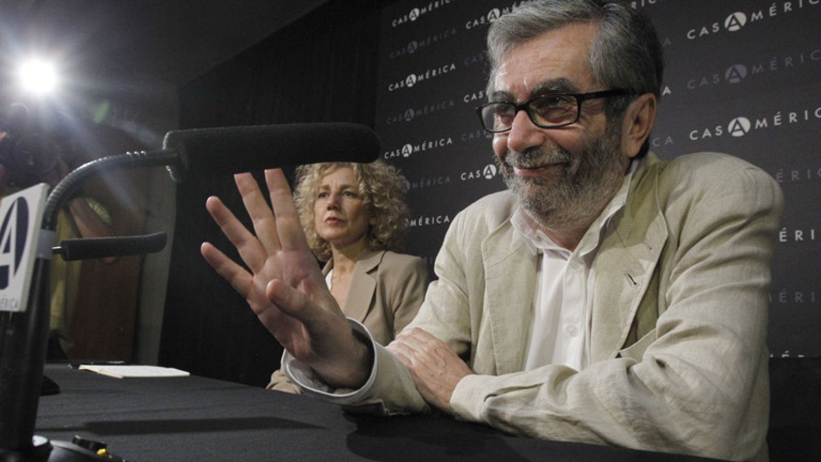 Muñoz Molina recibe 'con naturalidad' el Príncipe de Asturias de las Letras - Telediario 1 | Ver