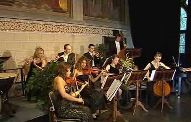  - 'Viva España', a ritmo de vals