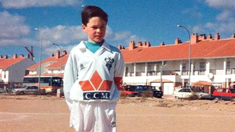 Antes de ser campeones de Europa y del mundo, fueron niños que soñaban con ser los futbolistas que hoy son. Su próximo sueño ganar la Copa Confederaciones, el único título que le falta a nuestro fútbol.