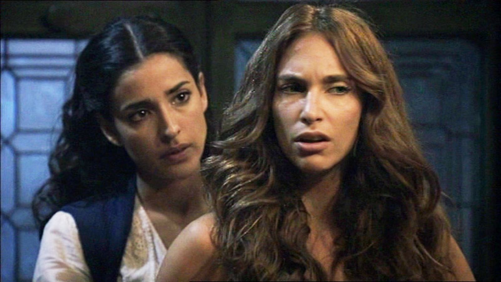 Águila Roja - Margarita desviste a la esposa de Juan | Ver