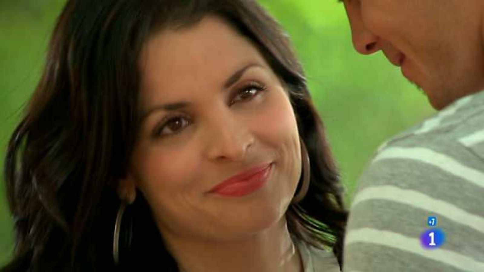 Las Bandidas - Capítulo 5 -Tras besarse con Alonso, Fabiola le dice que se vaya debido a su compromiso con Sergio - Ver ahora