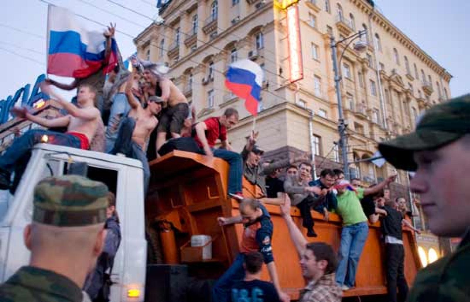 La población rusa tabién vive la Eurocopa y confía en que su selecciónno vuelva a perder ante España.