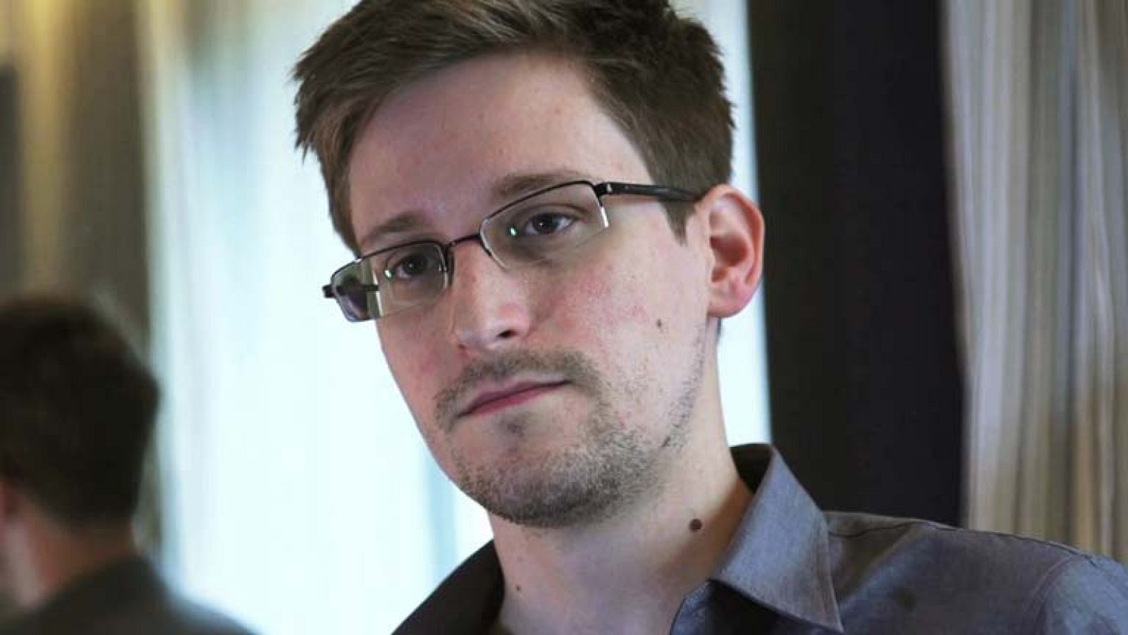 Edward Snowden acusa  a su país de llevar años "ciberespiando" a China