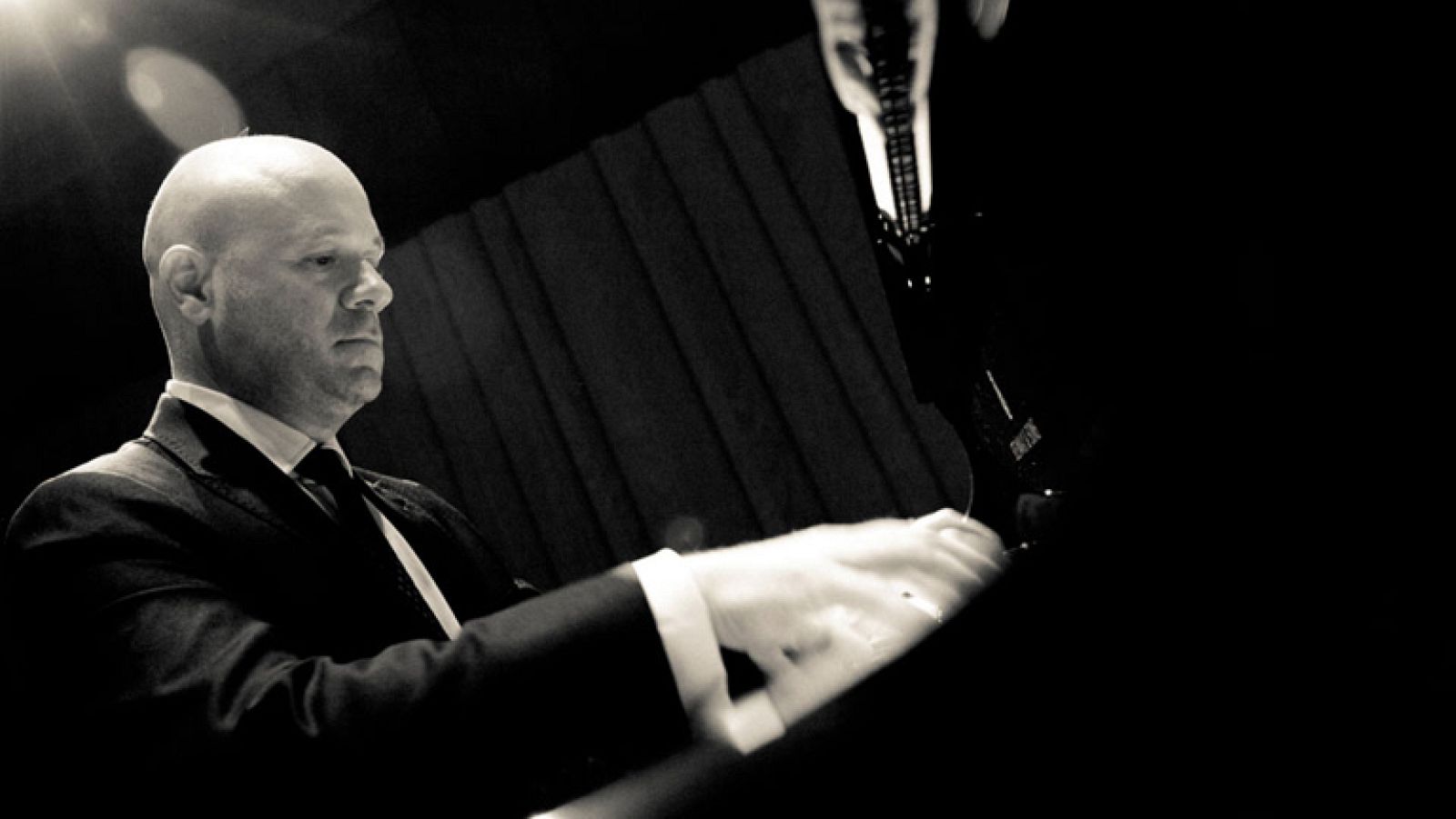 Albert Guinovart nos interpreta su tema "Fantasía-Evocación" - Ver ahora