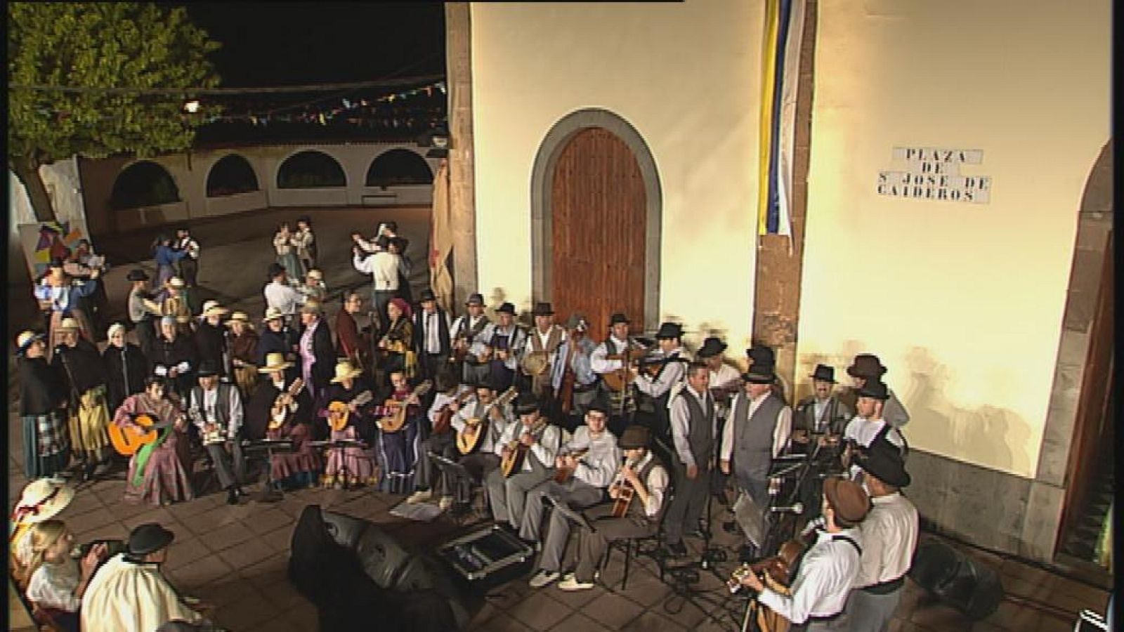 Tenderete - 15/06/13 con la A.F. `Estrella y Guía' y 'Tiempo de bolero'. - Tenderete | Ver