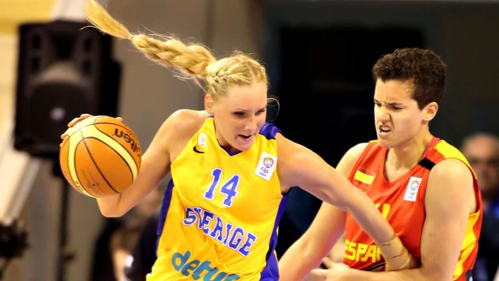La selección española se clasificó hoy primera del Grupo B en el Eurobasket femenino que se disputa en Francia al vencer 49-73 a Suecia. La victoria española, en Vannes, dejó fuera del Eurobasket a Rusia, vigente campeona de Europa, y clasificó terce