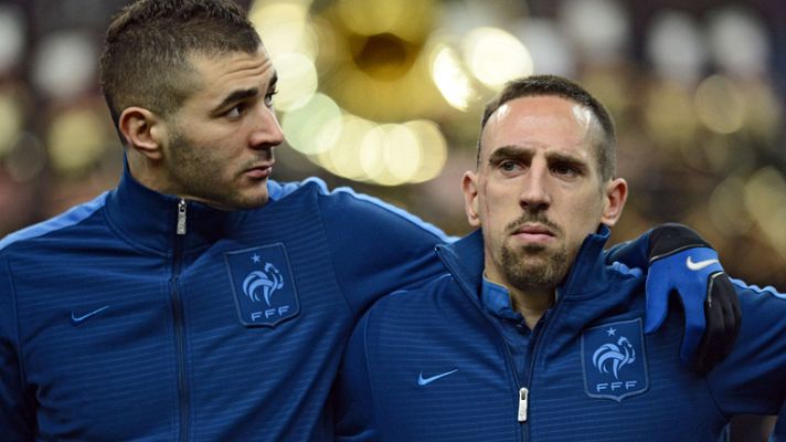 Telediario 1 - Benzema y Ribèry, juzgados por presunta prostitución de menores