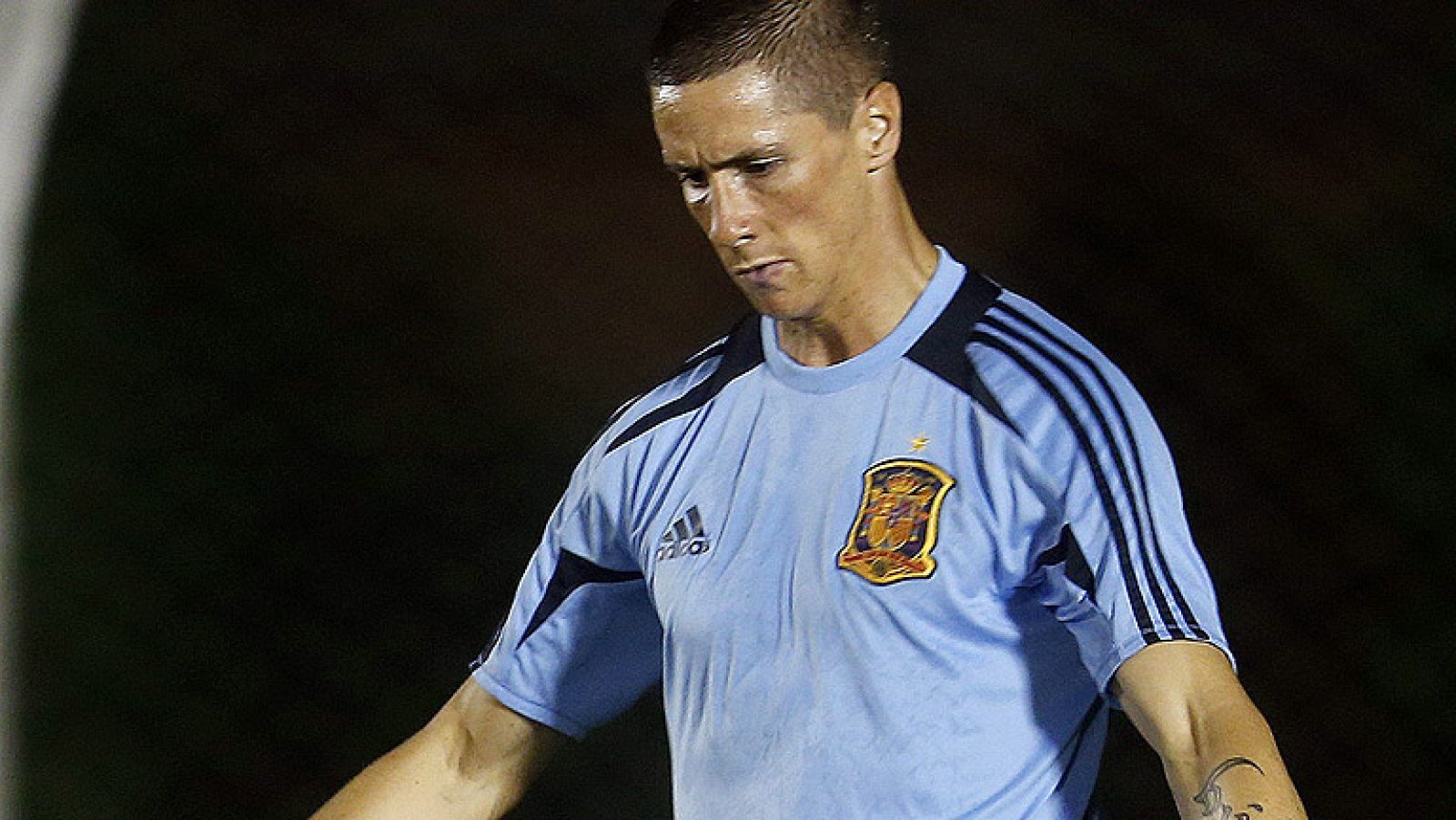 La selección española de fútbol, en plena disputa de la Copa Confederaciones, ha mandado un mensaje de apoyo a sus compañeros de la sub'21, que se juegan el europeo este martes contra Italia.