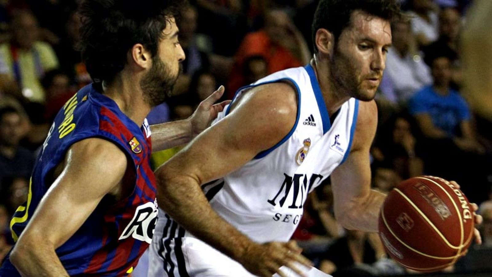 La Liga Endesa toca a su fin. Ahora sí que sí. Lo hará en el quinto y definitivo choque de la serie final entre Real Madrid y Barcelona Regal, que se han dejado la piel en una serie cargada de intensidad, igualdad y polémica. ¿La última? La presencia