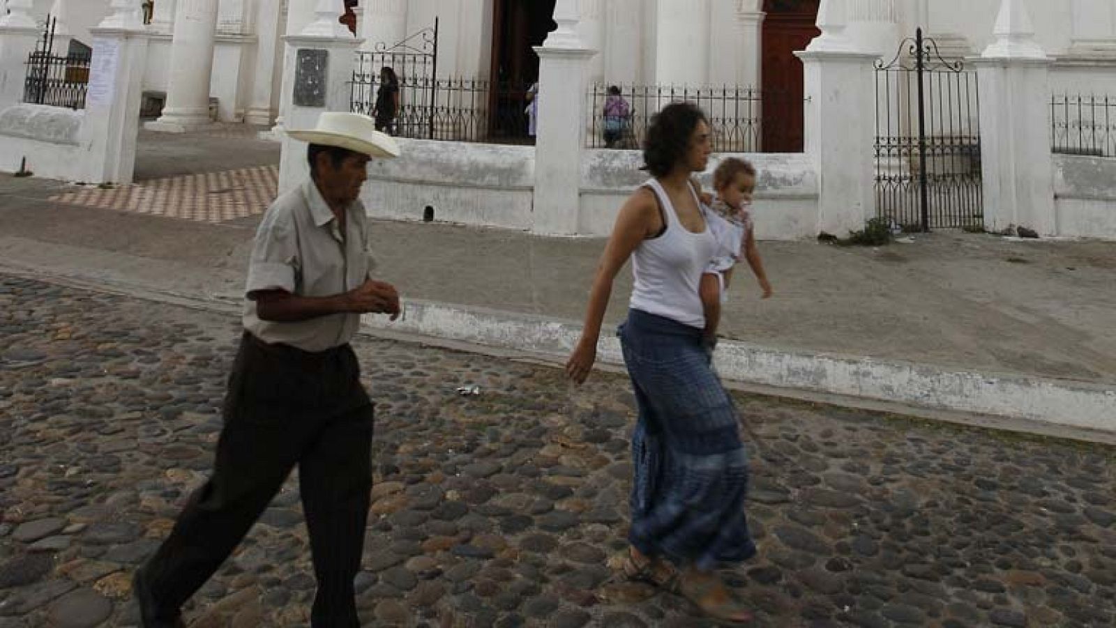 Miles de niños robados durante la guerra civil en San Salvador