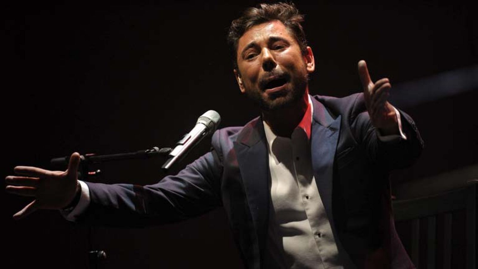 Miguel Poveda celebra sus 25 años en la música