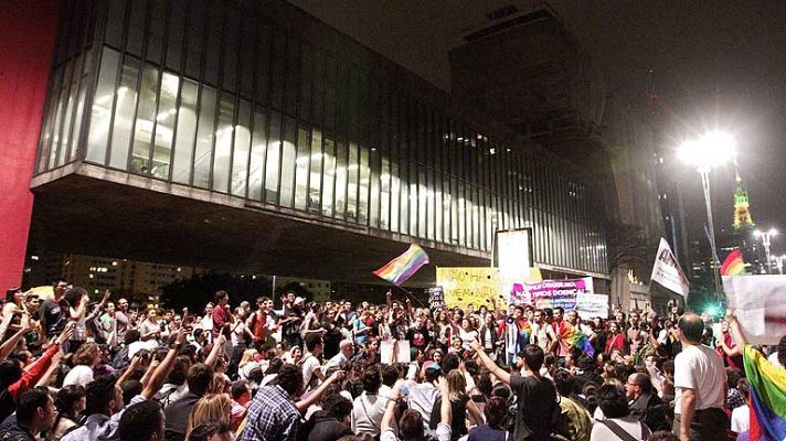 Telediario 1 - Dilma Rousseff ofrece diálogo