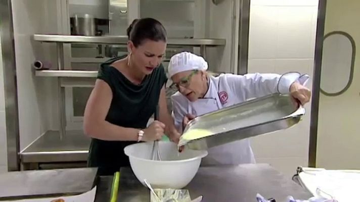 MasterChef - Samantha ayuda a Maribel a batir
