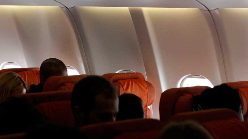 Snowden, en paradero desconocido, amenaza con una crisis diplomática