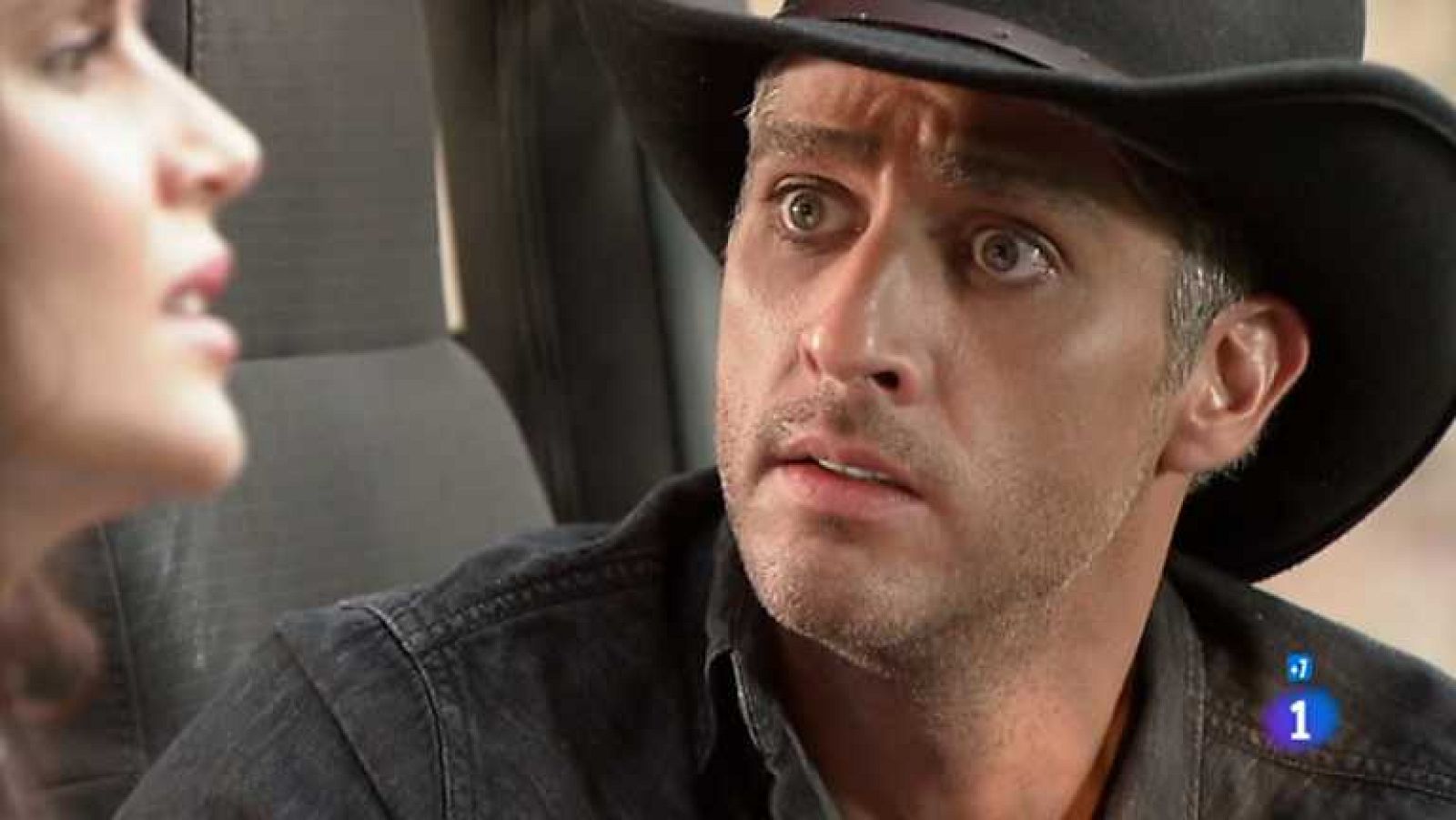 Las bandidas - Capítulo 13 - Fabiola y Malena tienen un fuerte altercado por la foto de la difunta primera esposa de Olegario y madre de las Montoya - Ver ahora