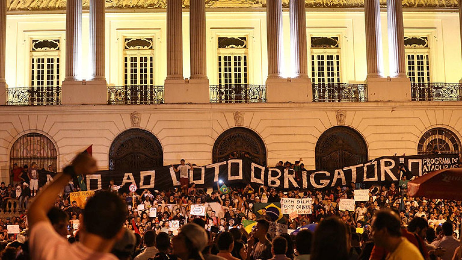 La presidenta brasileña plantea otros cuatro grandes pactos