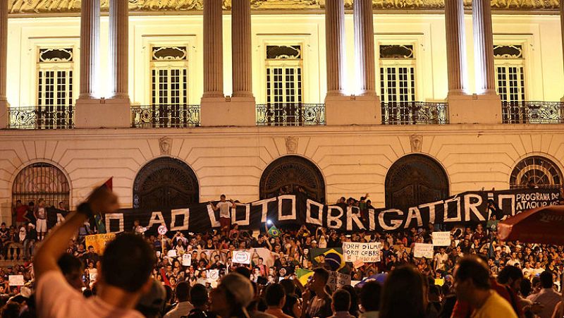 La presidenta brasileña plantea otros cuatro grandes pactos