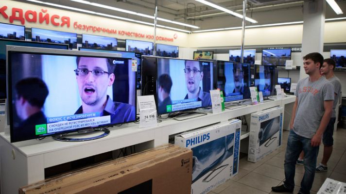 Telediario 1 - Rusia reconoce que Snowden está en la zona de tránsito del aeropuerto de Moscú