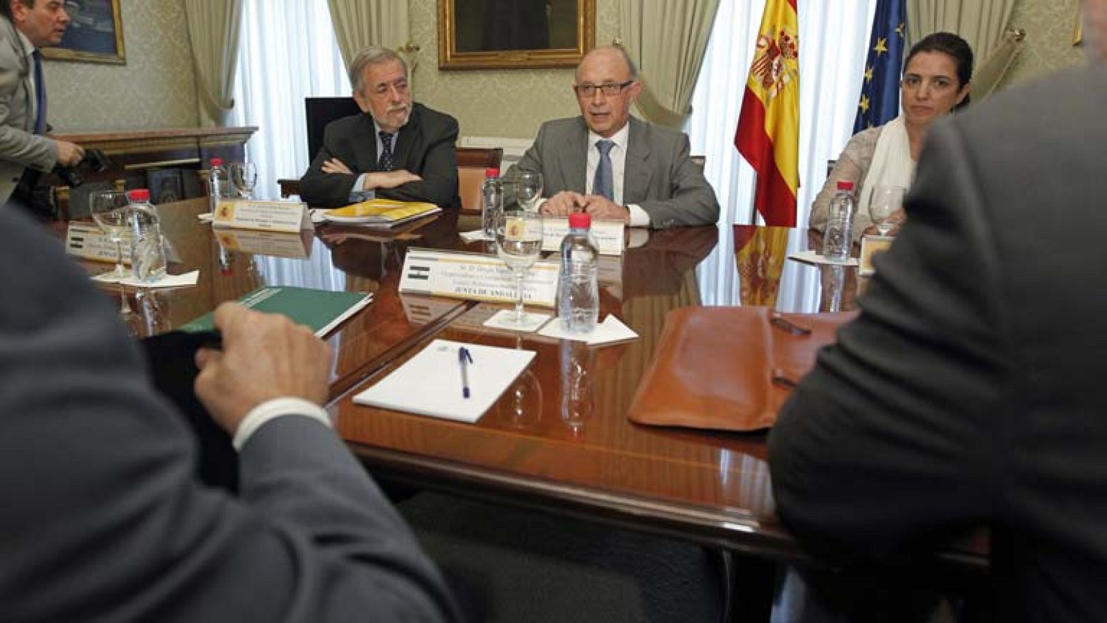 El ministerio de Hacienda cierra un acuerdo con las corporaciones locales sobre déficit y endeudamiento