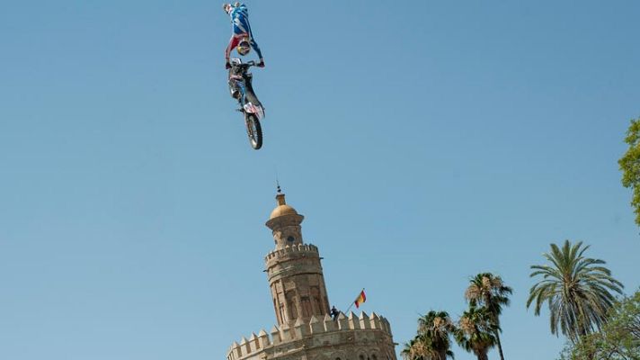 Telediario 1 - Dani Torres vuela sobre Sevilla
