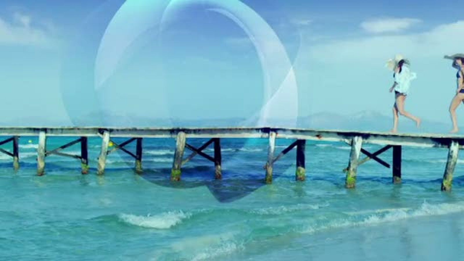 Cortinilla de verano 2013: Chica en pantalán